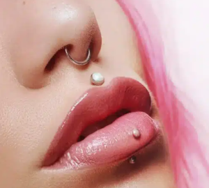 Read more about the article The Rise of Body Jewelry: Exploring the Factors Behind Its Popularity